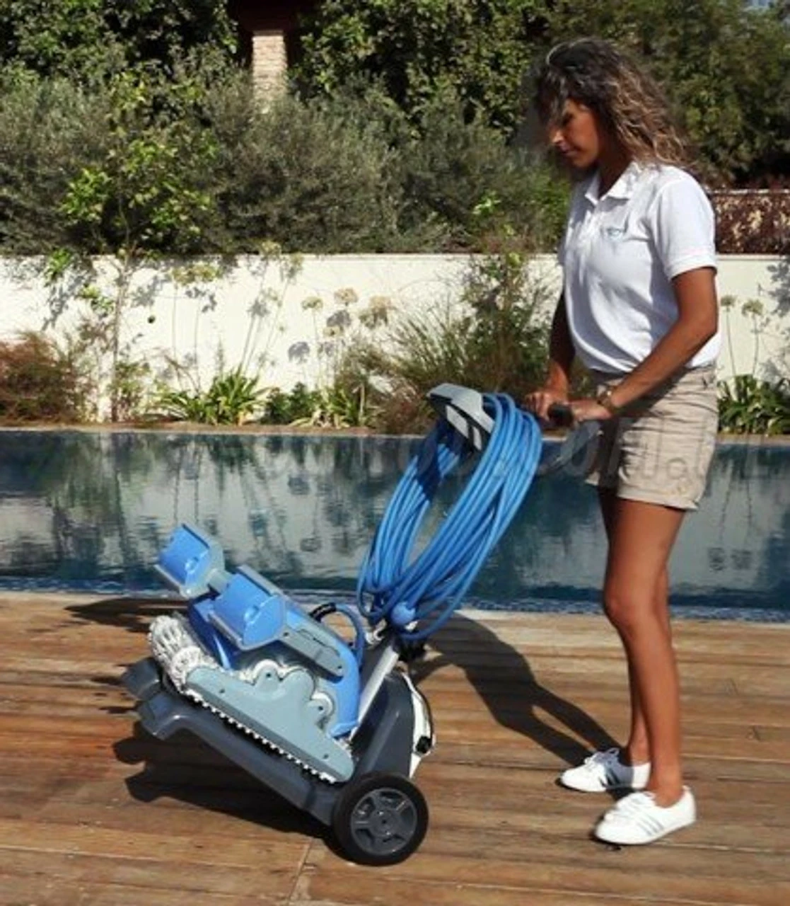 Dolphin Supreme M400 Pro Automatic Swimming Pool Cleaner 3 Dolphin Supreme M400 Pro Automatic Swimming Pool Cleaner - Image 3