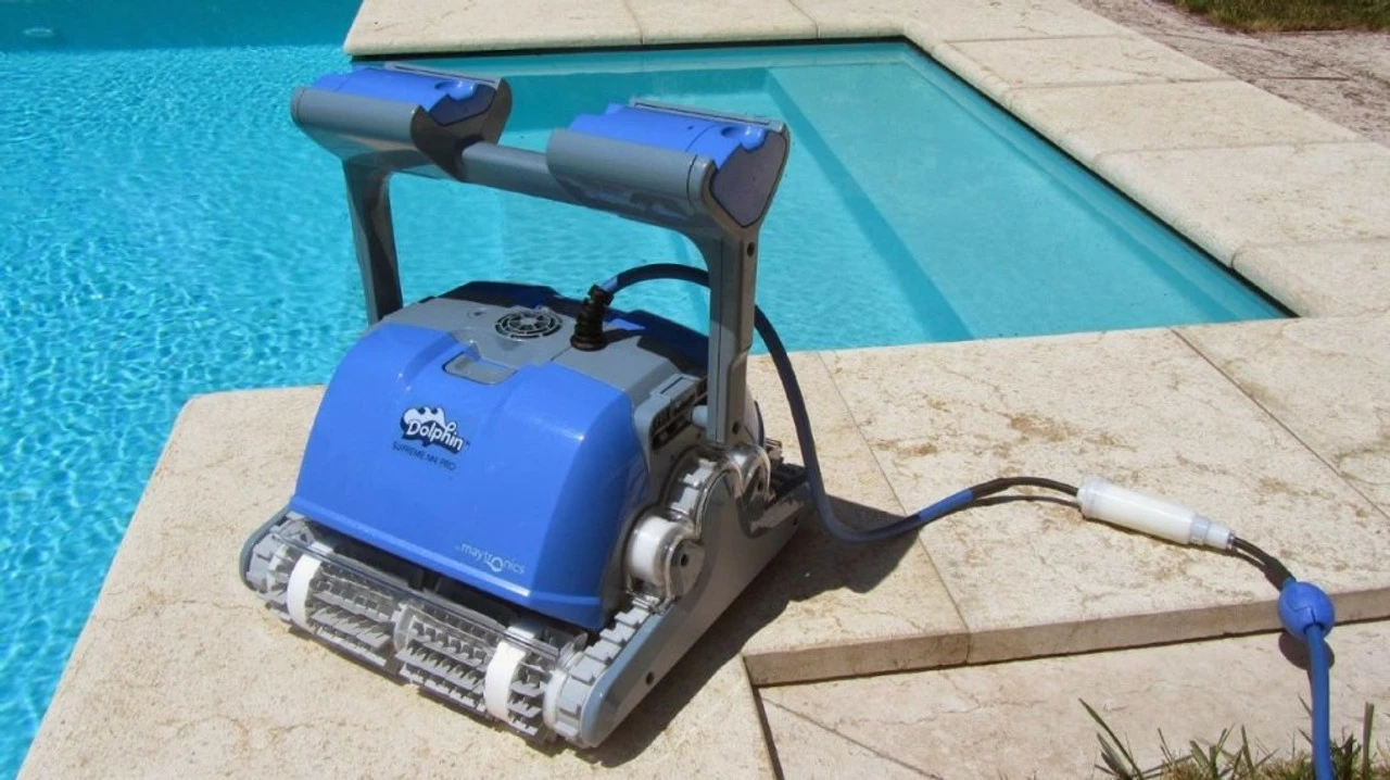 Dolphin Supreme M400 Pro Automatic Swimming Pool Cleaner 2 Dolphin Supreme M400 Pro Automatic Swimming Pool Cleaner - Image 2